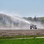 Sistema de irrigação autopropelido